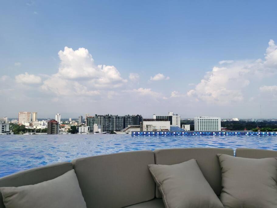 Modern Style Room With Sky Pool 古城边天际泳池公寓 Chiang Mai Exterior photo