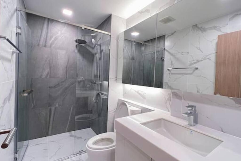 Modern Style Room With Sky Pool 古城边天际泳池公寓 Chiang Mai Exterior photo
