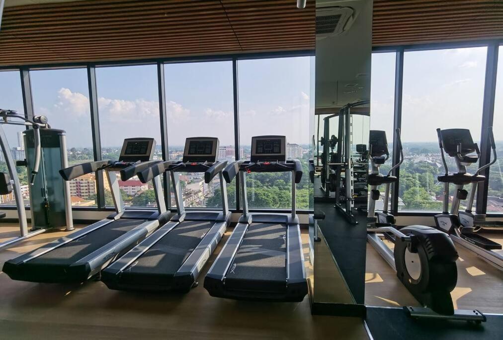 Modern Style Room With Sky Pool 古城边天际泳池公寓 Chiang Mai Exterior photo